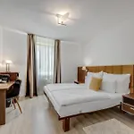 Hotel Antares Pressburg